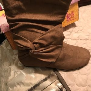 Brand new women boots
